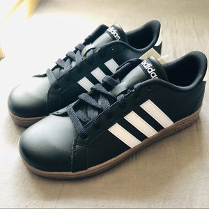 Adidas B&W Baseline Sneakers Sz 3.5